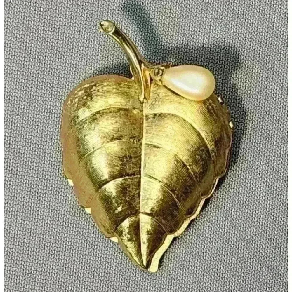 Vintage Avon Gold-tone Leaf Faux Pearl Fragrance Glace Brooch Pin Perfume Locket - Picture 2 of 6